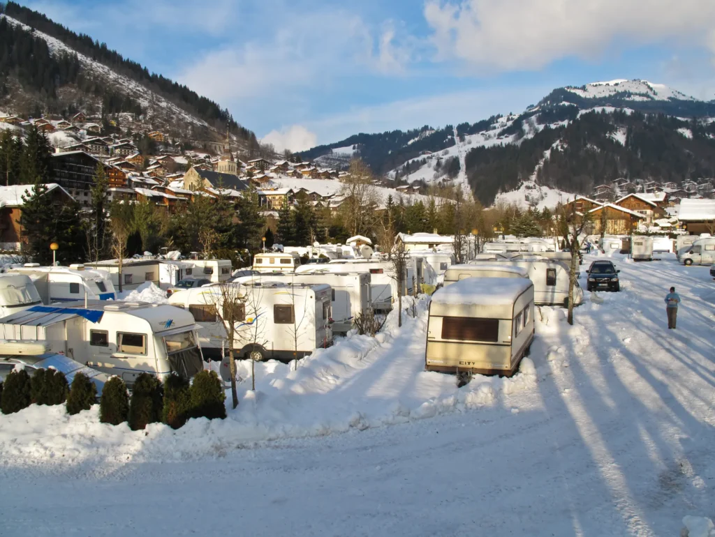 VACANCES AU SKI : CAMPING CARAVANEIGE DANS LES ALPES
